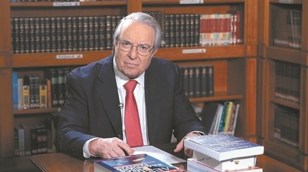 Μπαμπινιώτης για κυπριακή διάλεκτο: «Eδώ στην Κύπρο έχετε μια ευλογία - Έχει μακράν ιστορία» [βίντεο]